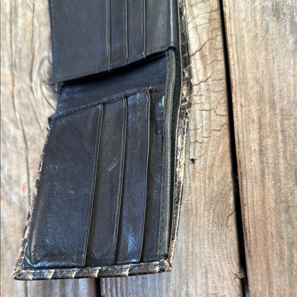 Black Crocodile Embossed Card Holder - Picture 14 of 14